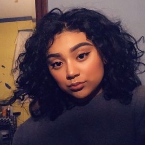 Meet your Posher, Daysi